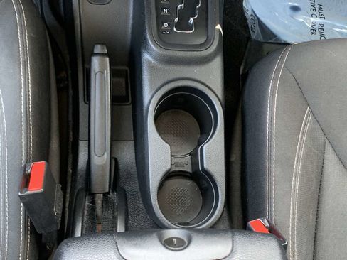 Used 2016 Jeep Wrangler Unlimited Sahara w/ Connectivity Group image 18