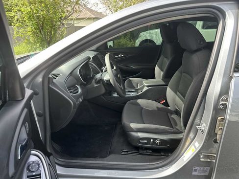 Used 2023 Chevrolet Malibu LT FWD image 2