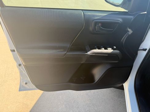 Used 2021 Toyota Tacoma SR5 w/ Trail Edition image 7