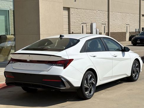 New 2025 Hyundai Elantra Sport image 4