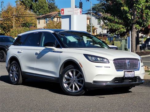 Used 2022 Lincoln Corsair AWD w/ Premium Package image 2