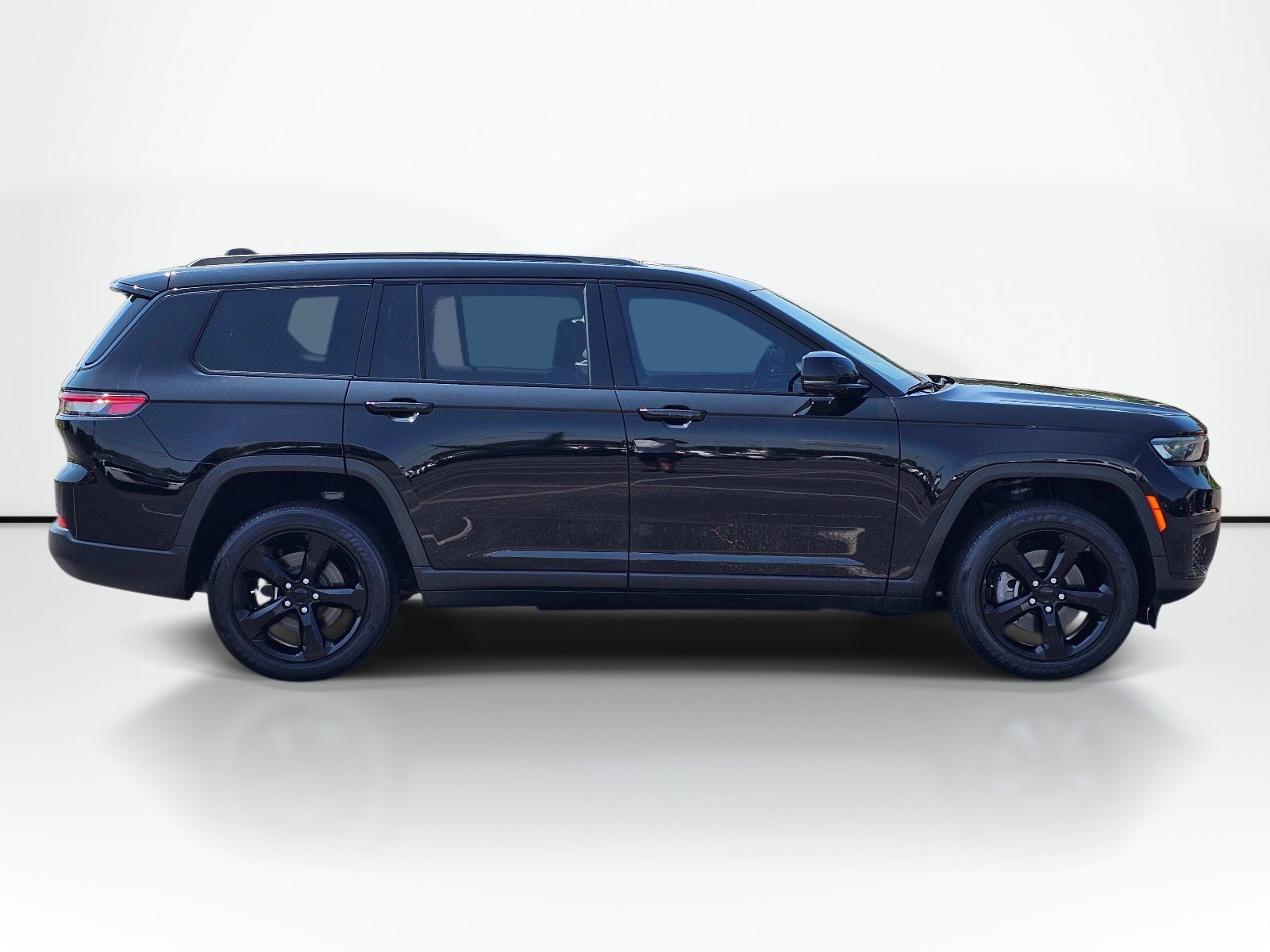 Used 2024 Jeep Grand Cherokee L Laredo RWD image 7