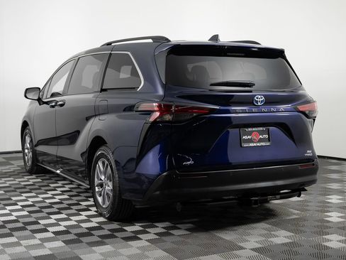 Used 2022 Toyota Sienna XLE image 5