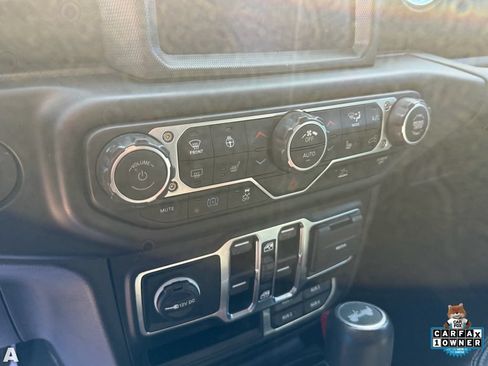 Used 2023 Jeep Wrangler Unlimited Sahara w/ Cold Weather Group AWD/4WD image 10