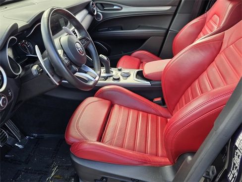 Used 2022 Alfa Romeo Stelvio Veloce image 9