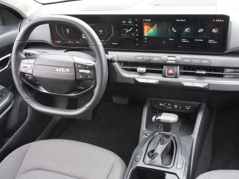 Used 2025 Kia K4 EX FWD image 32