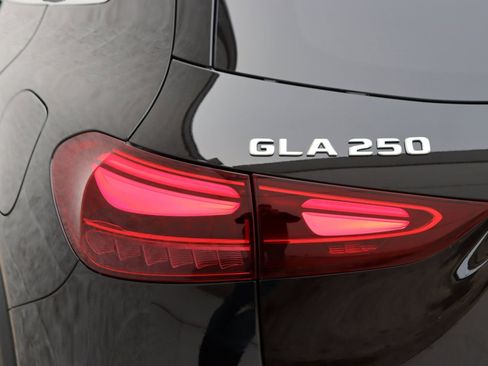 New 2025 Mercedes-Benz GLA 250 image 10