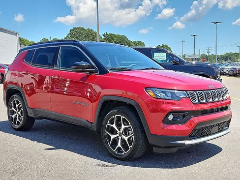 Used 2025 Jeep Compass Limited AWD/4WD image 3