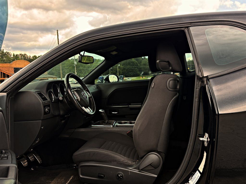 Used 2014 Dodge Challenger R/T RWD image 9