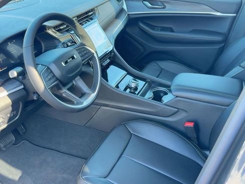 New 2025 Jeep Grand Cherokee Limited w/ Luxury Tech Group II image 15