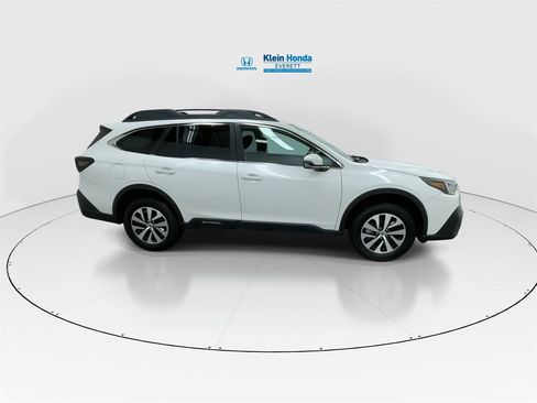 Used 2022 Subaru Outback Premium image 3