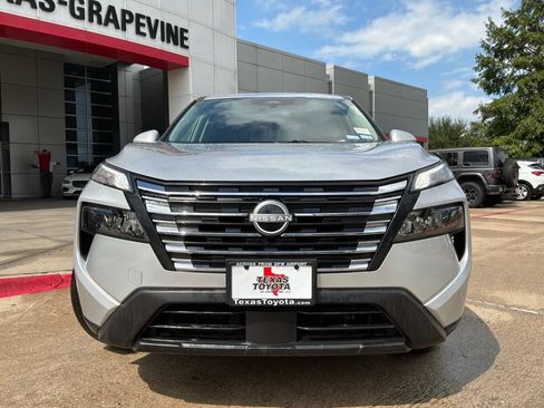 Used 2025 Nissan Rogue SV FWD image 3