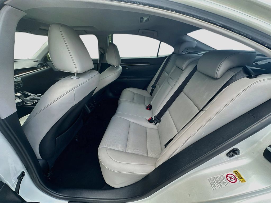 Used 2016 Lexus ES 350 w/ Premium Package w/Wood Trim FWD image 24