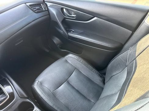 Used 2017 Nissan Rogue SL w/ SL Premium Package FWD image 15
