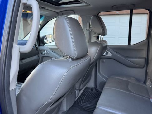 Used 2012 Nissan Frontier SL w/ Moonroof Pkg AWD/4WD image 29