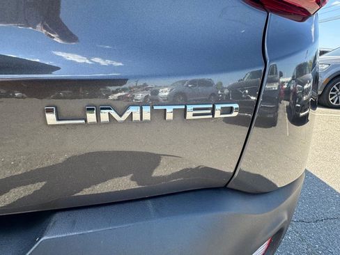 Used 2019 Jeep Renegade Limited w/ UConnect 8.4 Nav Group AWD/4WD image 8