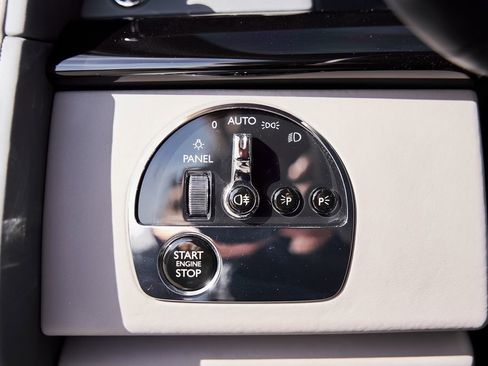 Used 2025 Rolls-Royce Phantom Sedan RWD image 66