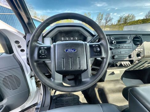 Used 2016 Ford F550 4x4 Regular Cab Super Duty image 11