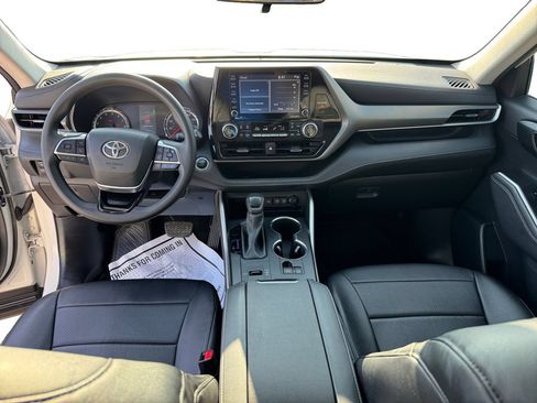 Used 2021 Toyota Highlander L FWD image 10