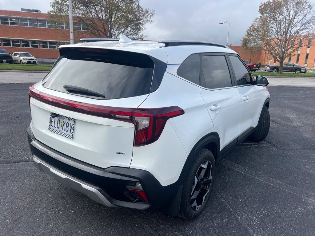 Used 2024 Kia Seltos EX AWD/4WD image 4