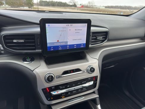 Used 2021 Ford Explorer XLT w/ XLT Sport Appearance Package image 27