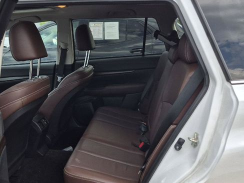Used 2014 Subaru Outback 2.5i Limited AWD/4WD image 7