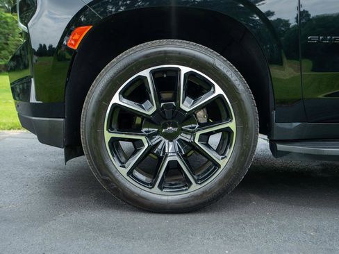 Used 2023 Chevrolet Suburban RST w/ Luxury Package AWD/4WD image 10