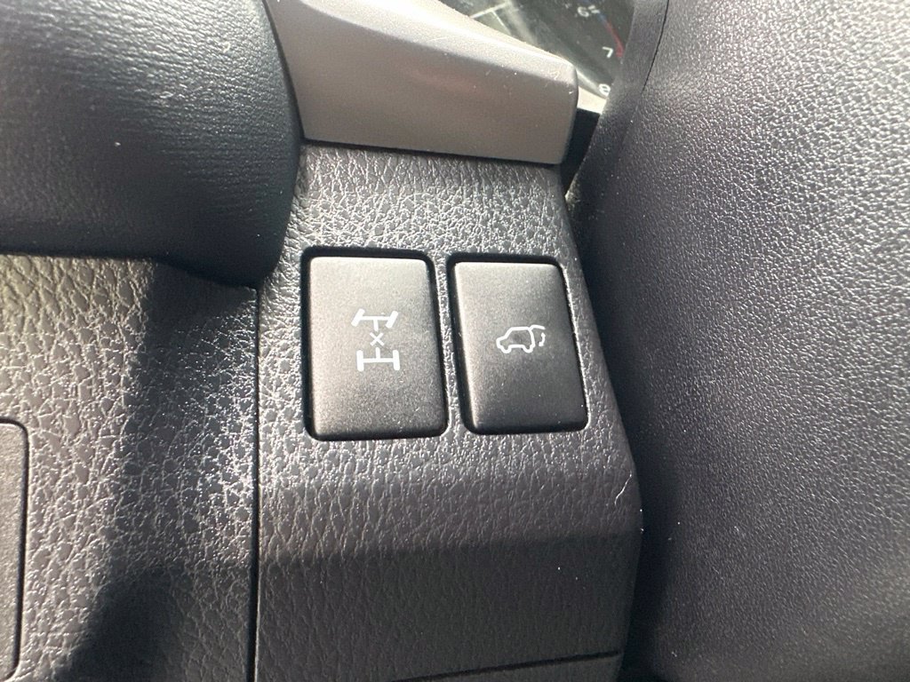 Used 2016 Toyota RAV4 XLE AWD/4WD image 17