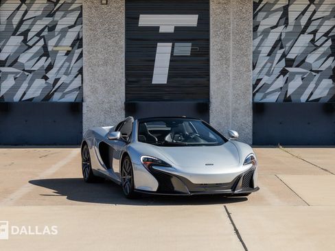 Used 2015 McLaren 650S Spider RWD image 1