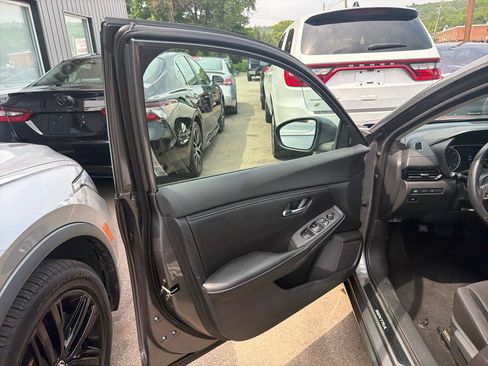 Used 2022 Nissan Sentra SV FWD image 15
