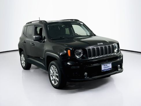 Used 2022 Jeep Renegade Latitude w/ Convenience Group AWD/4WD image 3