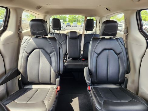 Used 2021 Chrysler Voyager Lxi FWD image 11