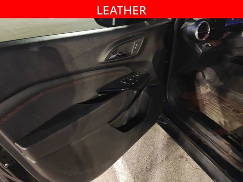 Used 2025 Chevrolet Trax RS w/ Sunroof Package image 5