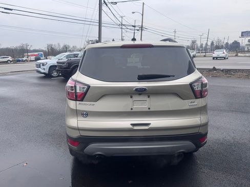 Used 2017 Ford Escape SE w/ Equipment Group 201A image 4