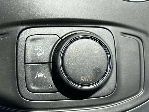 Used 2023 GMC Terrain SLE w/ Elevation Edition AWD/4WD image 32