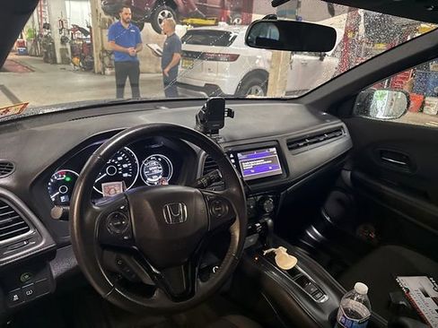 Used 2021 Honda HR-V Sport image 9