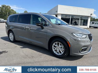 Certified 2025 Chrysler Pacifica Select
