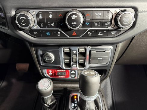 Used 2024 Jeep Wrangler Unlimited Rubicon 4xe image 23