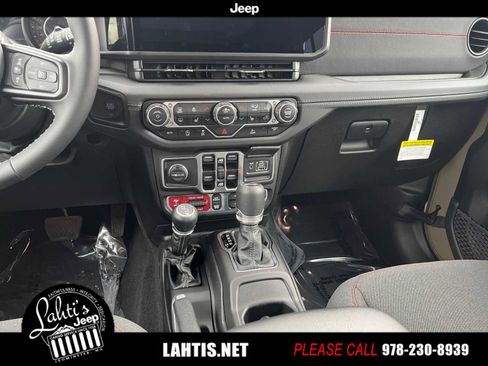 New 2025 Jeep Wrangler Unlimited Rubicon w/ Technology Group image 10