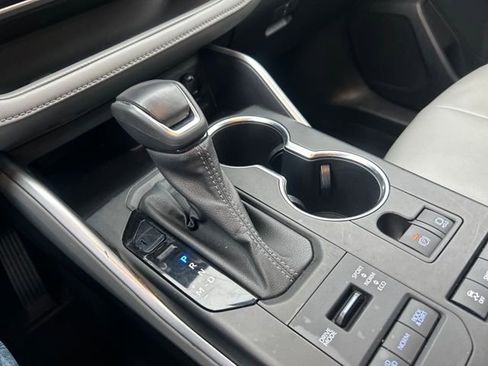 Used 2022 Toyota Highlander XLE image 39