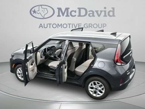 Used 2025 Kia Soul LX w/ LX Technology Package FWD image 44