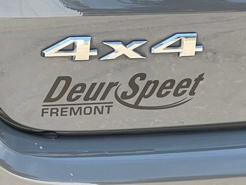 Used 2023 Jeep Compass Limited AWD/4WD image 2