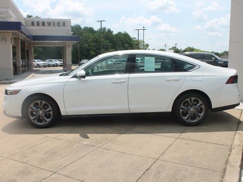 Used 2023 Honda Accord EX image 7