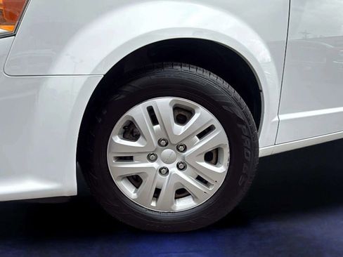 Used 2019 Dodge Grand Caravan SE w/ UConnect Hands-Free Group FWD image 21