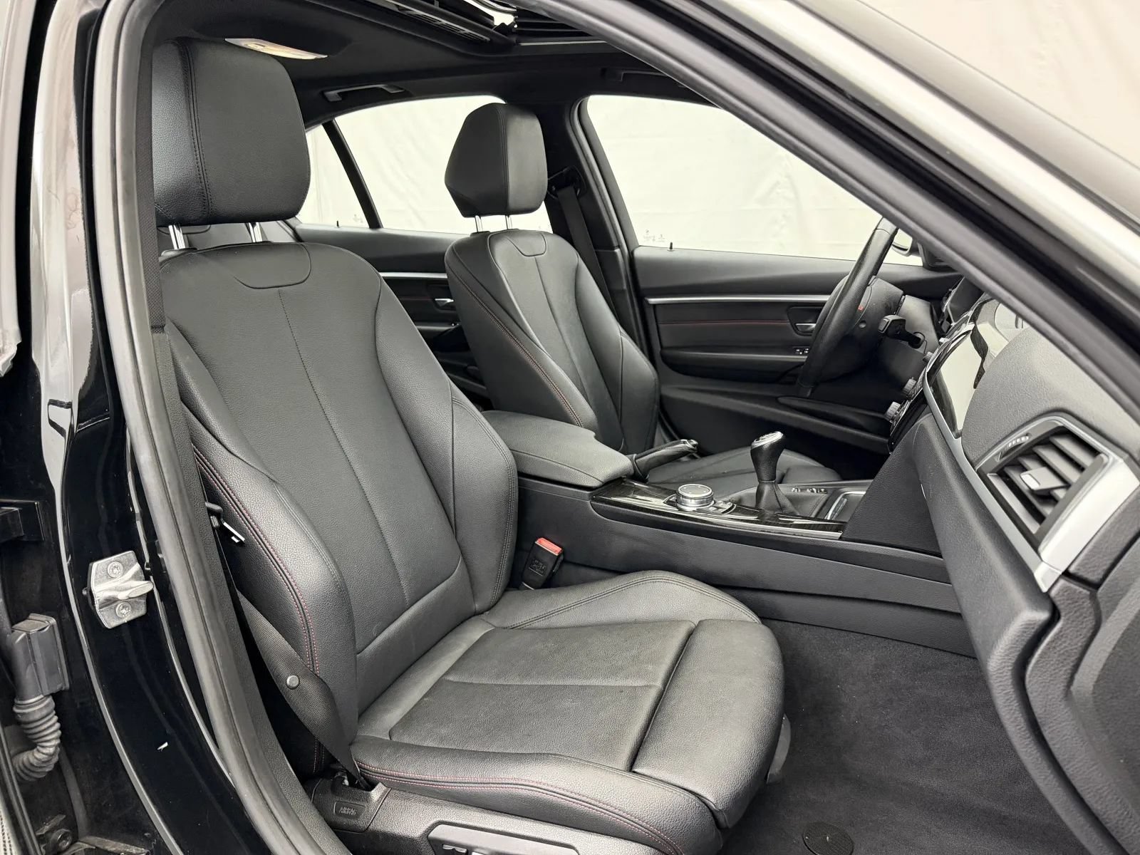Used 2016 BMW 340i Sedan RWD image 24