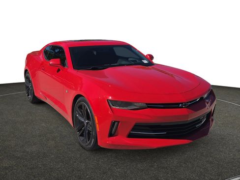 Used 2018 Chevrolet Camaro LT RWD image 8