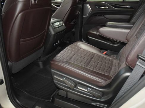Used 2023 Cadillac Escalade Premium Luxury Platinum AWD/4WD image 45