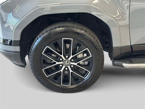 Used 2024 Lexus GX 550 image 15