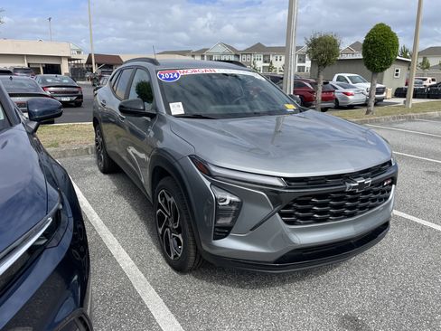 Used 2024 Chevrolet Trax RS image 2