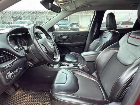 Used 2019 Jeep Cherokee Trailhawk w/ Comfort/Convenience Group image 4